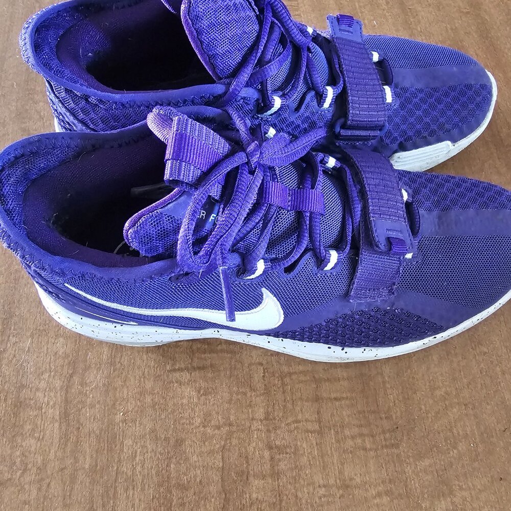 Nike - Picture 4 of 7